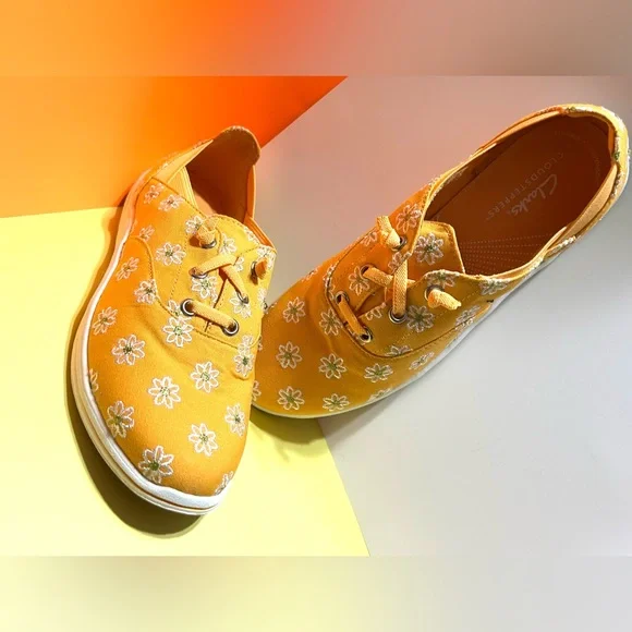 Clarks yellow Floral Canvas slip on casual shoes - Picture 3 of 6